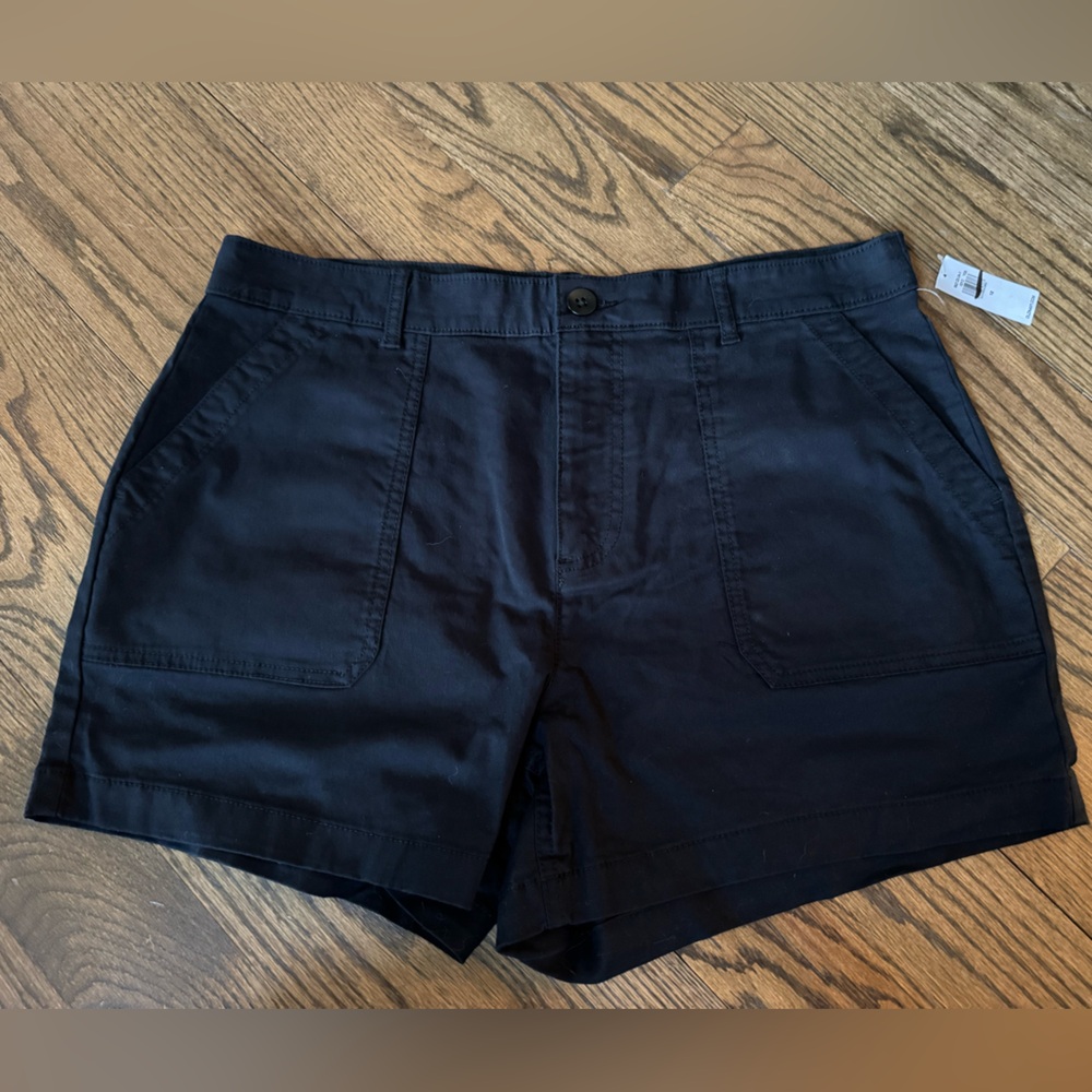 Old Navy Black Shorts Size 12 Mid Rise Stretch Casual Everyday NWT
